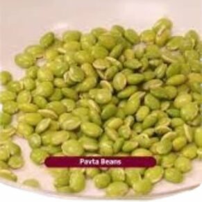 Peeled pavta seeds / सोललेले पावटा दाने